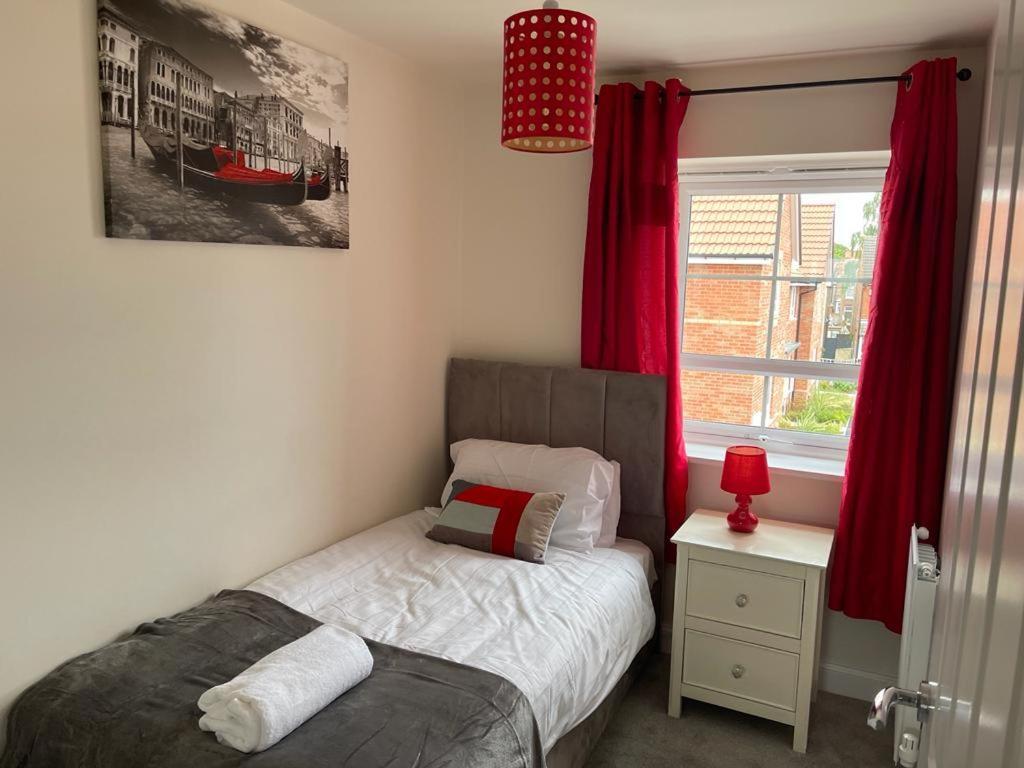 Willa Stunning 3-Bed Risa House In Beeston Nottingham Zewnętrze zdjęcie